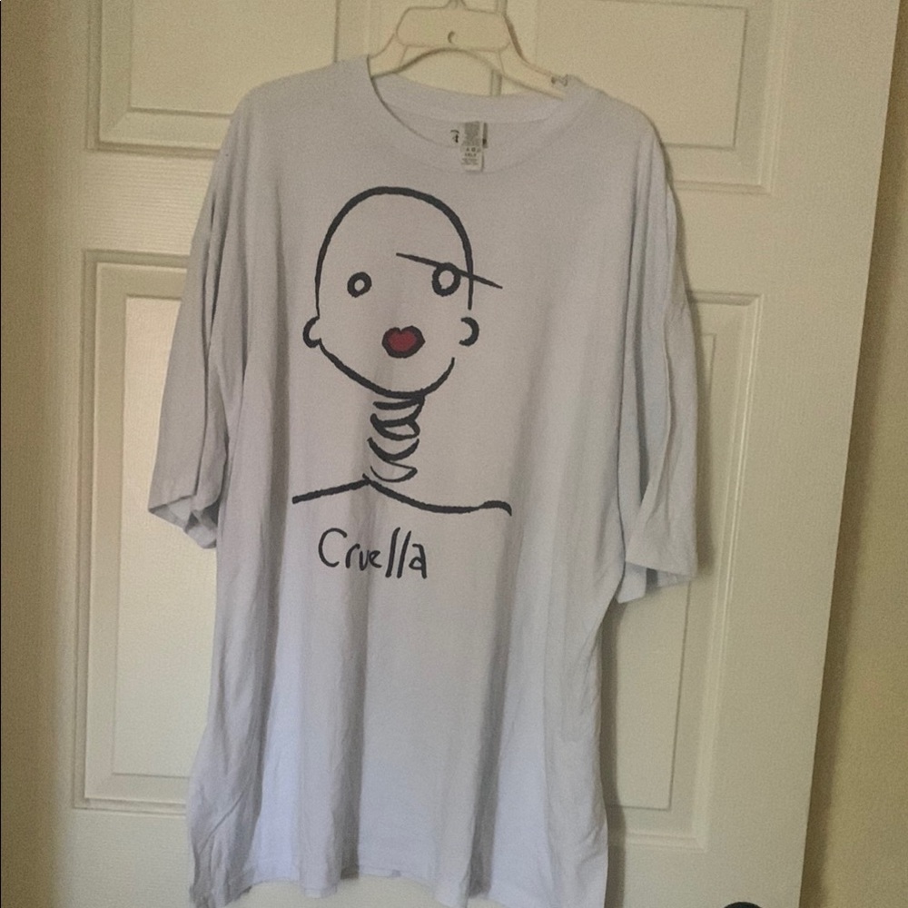 Cruella Disney White Short Sleeve Tee Minimalist Design. 3XLT